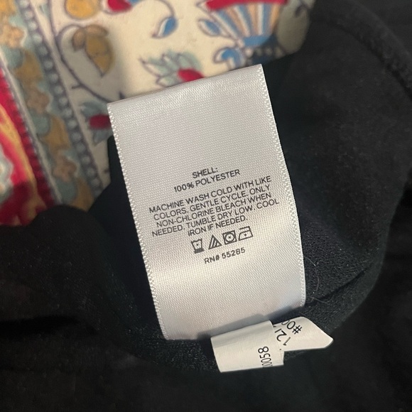 Express Relaxed V-Neck Ruched Tee in Black - Picture 6 of 8